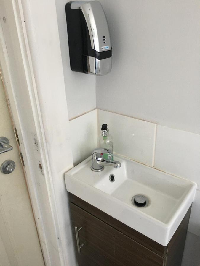 Budget Stay, Shared Guest House, R1 Mount Pleasant Hill Σουόνσι Εξωτερικό φωτογραφία